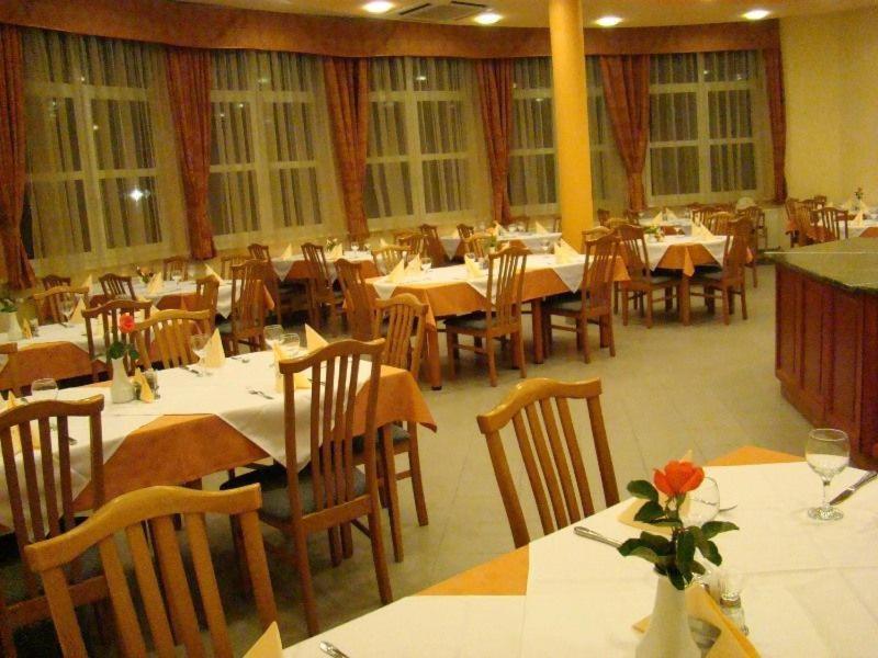 Hotel Ovit Keszthely Extérieur photo