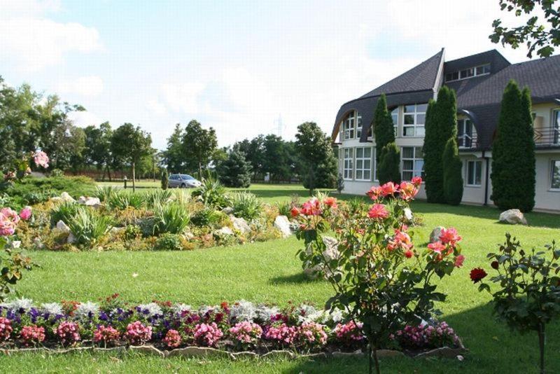 Hotel Ovit Keszthely Extérieur photo