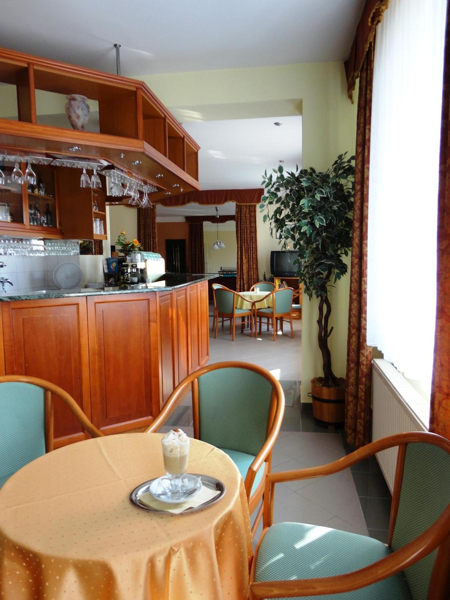 Hotel Ovit Keszthely Extérieur photo