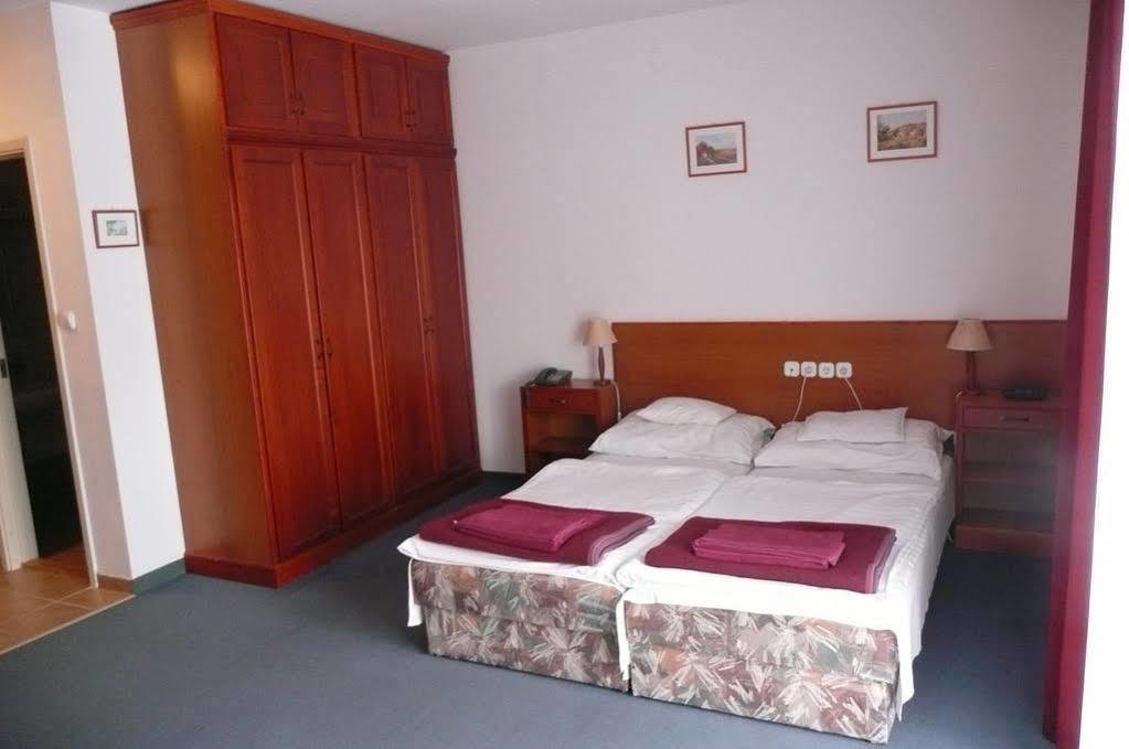 Hotel Ovit Keszthely Extérieur photo