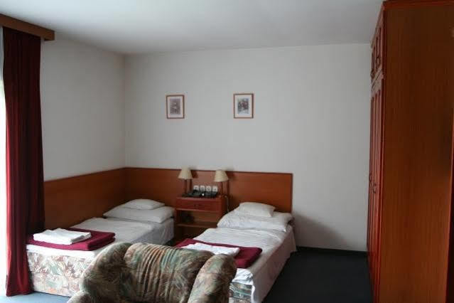 Hotel Ovit Keszthely Extérieur photo