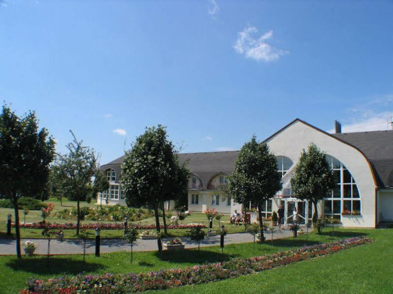 Hotel Ovit Keszthely Extérieur photo
